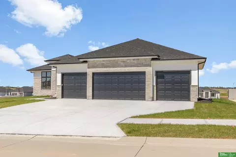 5608 N 213th St, Elkhorn, NE 68022