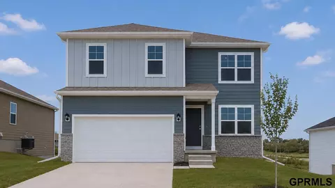 6361 Lawnwood Dr, Papillion, NE 68133