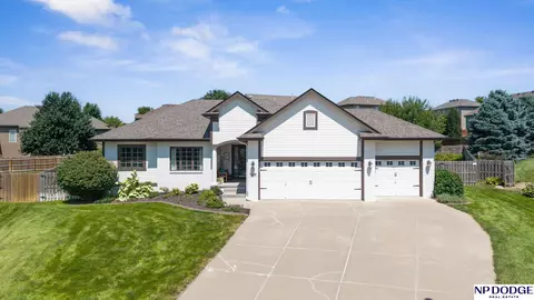 19302 K Cir, Omaha, NE 68135