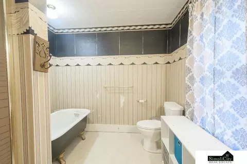 Bath - 653 N Dakota St, Superior, NE 68978 photo 3 of 3