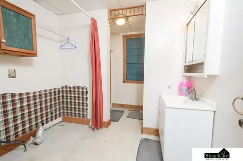 Bath - 653 N Dakota St, Superior, NE 68978 photo 1 of 3