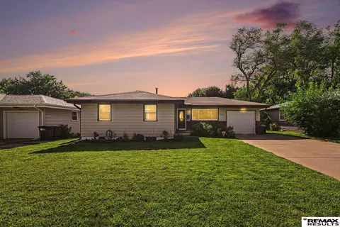 5124 S 121st St, Omaha, NE 68137