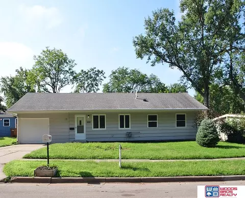 5725 Greenwood St, Lincoln, NE 68507