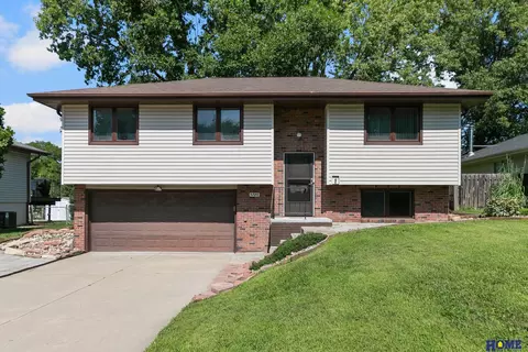 5720 Dogwood Dr, Lincoln, NE 68516