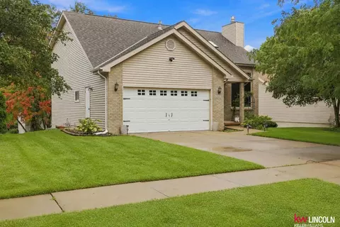 5310 Madalyn Rd, Lincoln, NE 68516