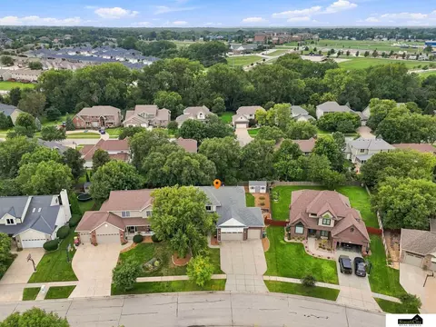 5915 Arrowwood Rd, Lincoln, NE 68526