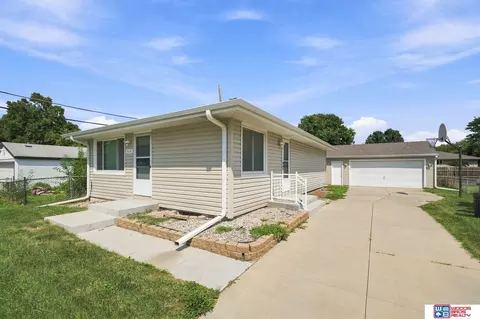 1610 SW 8th St, Lincoln, NE 68522