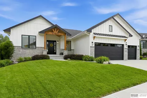21529 B St, Elkhorn, NE 68022