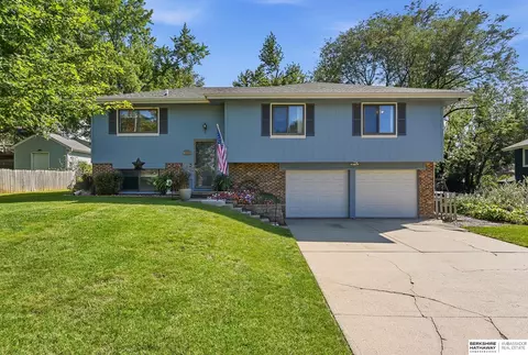 7605 Gertrude St, La Vista, NE 68128