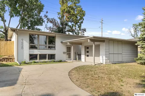 9658 Corby St, Omaha, NE 68134