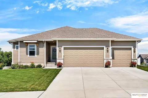 11006 Freeboard Dr, Papillion, NE 68046