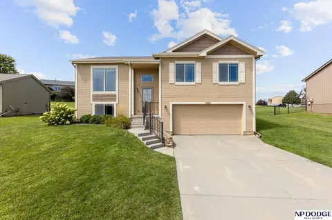 5026 N 161st St, Omaha, NE 68116