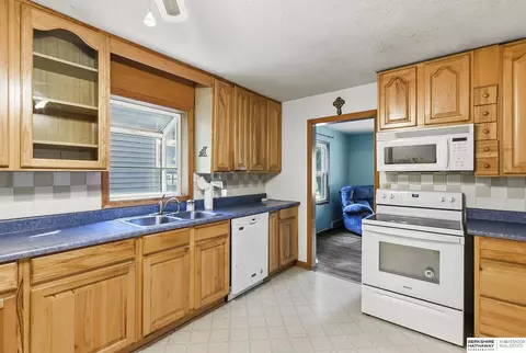 2627 N 70 St, Omaha, NE 68104
