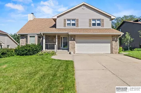 707 S Fillmore St, Papillion, NE 68046