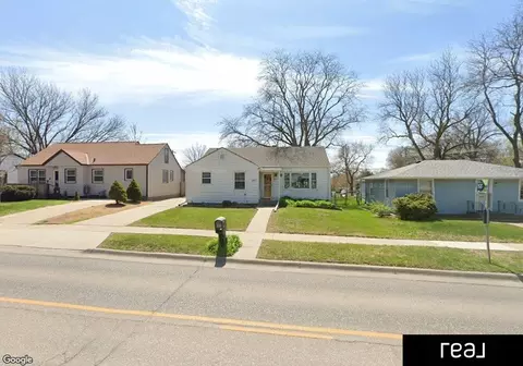 5211 Pioneers Blvd, Lincoln, NE 68506