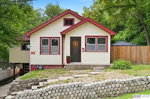 710 Cook Ave, Council Bluffs, IA 51503