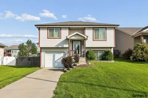 8538 Sheffield St, Omaha, NE 68122