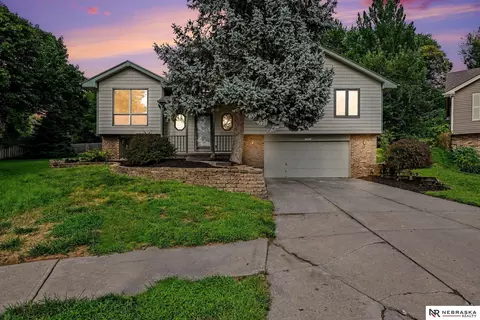 14914 Western Cir, Omaha, NE 68154