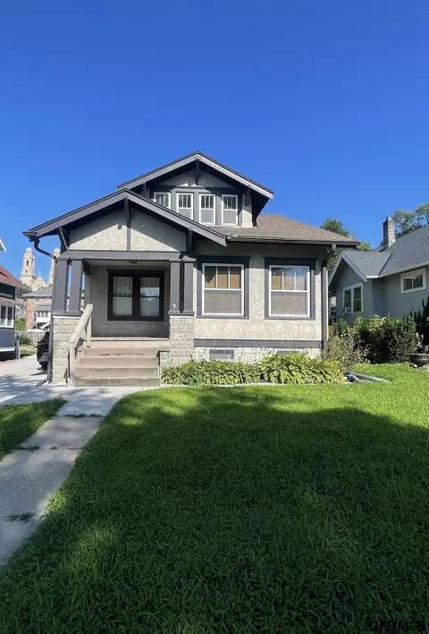 611 N 42 St, Omaha, NE 68131