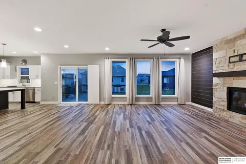 Living - 925 Elm Cir, Springfield, NE 68059 photo 1 of 3