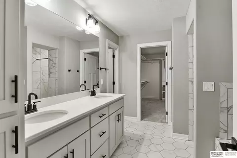 Bath - 925 Elm Cir, Springfield, NE 68059 photo 2 of 4