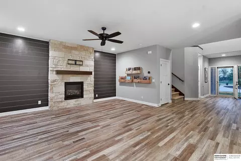 Living - 925 Elm Cir, Springfield, NE 68059 photo 3 of 3