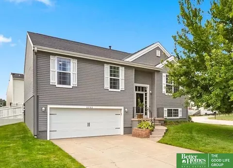 2302 S Mineral Dr, Papillion, NE 68046