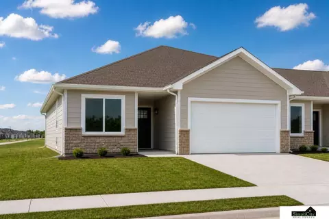 8806 Lady Bug Ln, Lincoln, NE 68526