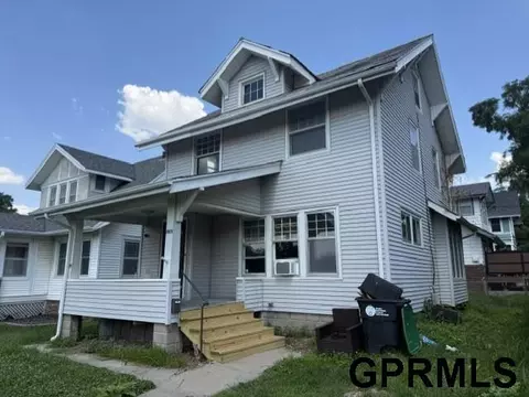 1005 S 38th St, Omaha, NE 68105