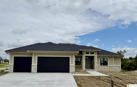 21201 Boyd St, Elkhorn, NE 68116