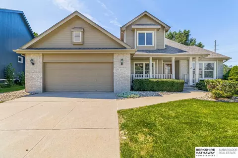 2313 Mayflower Rd, Bellevue, NE 68123