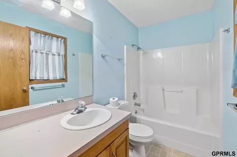 Bath - 2056 Platteview Dr, Cedar Creek, NE 68016 photo 4 of 5