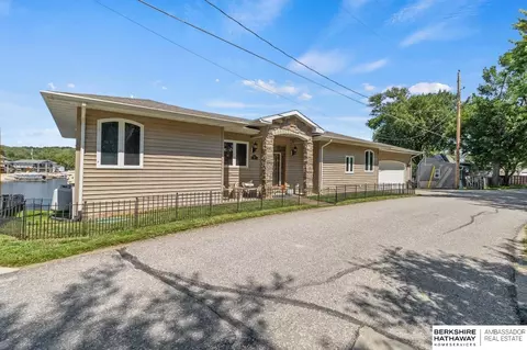 2312 Platte River Dr, Bellevue, NE 68123