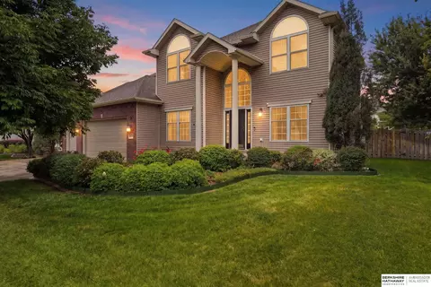 8333 Katrina Ln, Lincoln, NE 68512