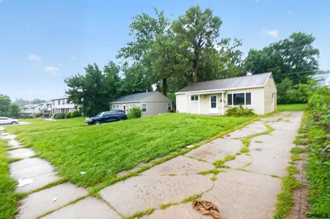 3107 S 40th St, Omaha, NE 68105