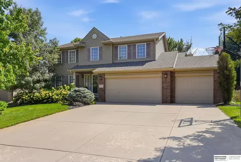 17303 J St, Omaha, NE 68135