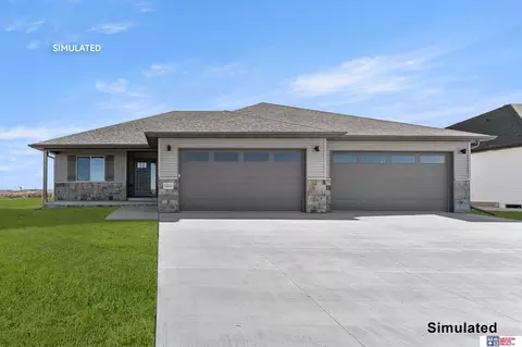 719 Regiment Rd, Lincoln, NE 68527
