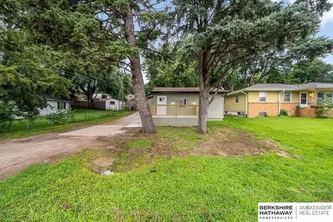 7306 S 28th St, Bellevue, NE 68147