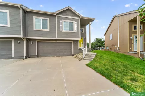 19160 Drexel Cir, Omaha, NE 68135