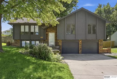 15123 Fieldcrest Dr, Omaha, NE 68154