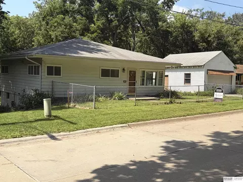 9704 N 31st St, Omaha, NE 68112