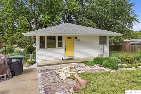 5826 S 50th St, Omaha, NE 68117