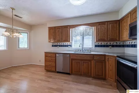 10636 Spaulding Cir, Omaha, NE 68134