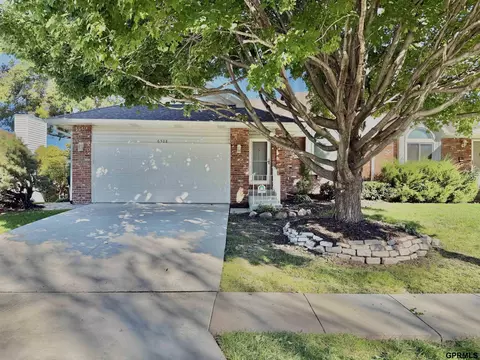 6308 S 28th St, Lincoln, NE 68516