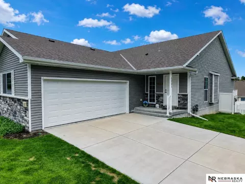 5201 Locust St, Lincoln, NE 68516