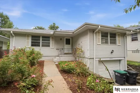 2047 N 70th St, Omaha, NE 68104
