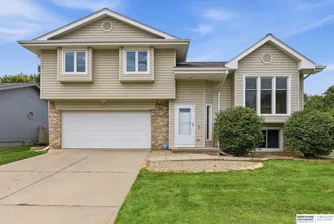 11722 S 27th St, Bellevue, NE 68123