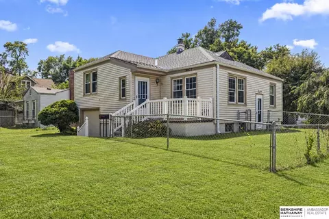 1002 S 52nd St, Omaha, NE 68106