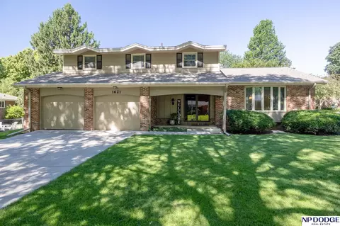 1621 Broadmoore Dr, Lincoln, NE 68506