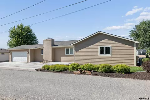 2520 Platte River Dr, Bellevue, NE 68123